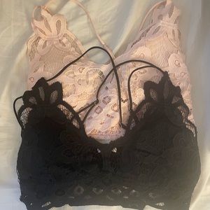 FRANCESCA’S SET OF 2 LACE BRALETTES